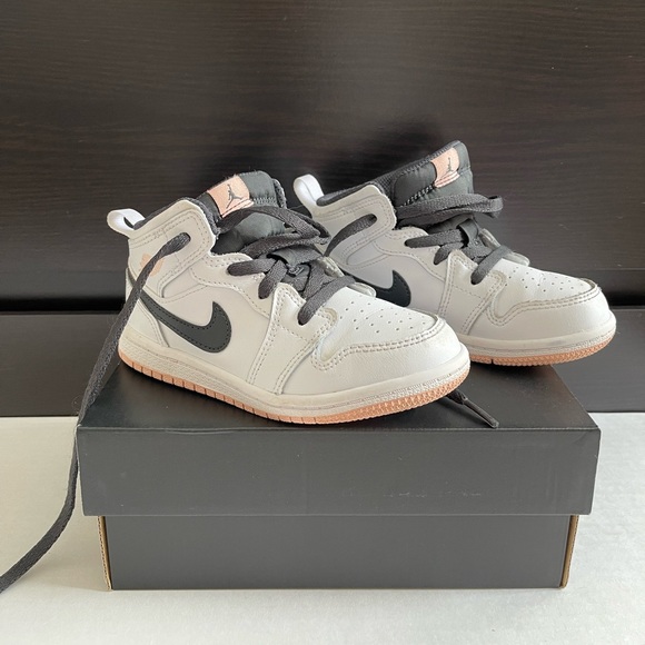 Nike Jordan 1 Mid Sneaker - Picture 1 of 2